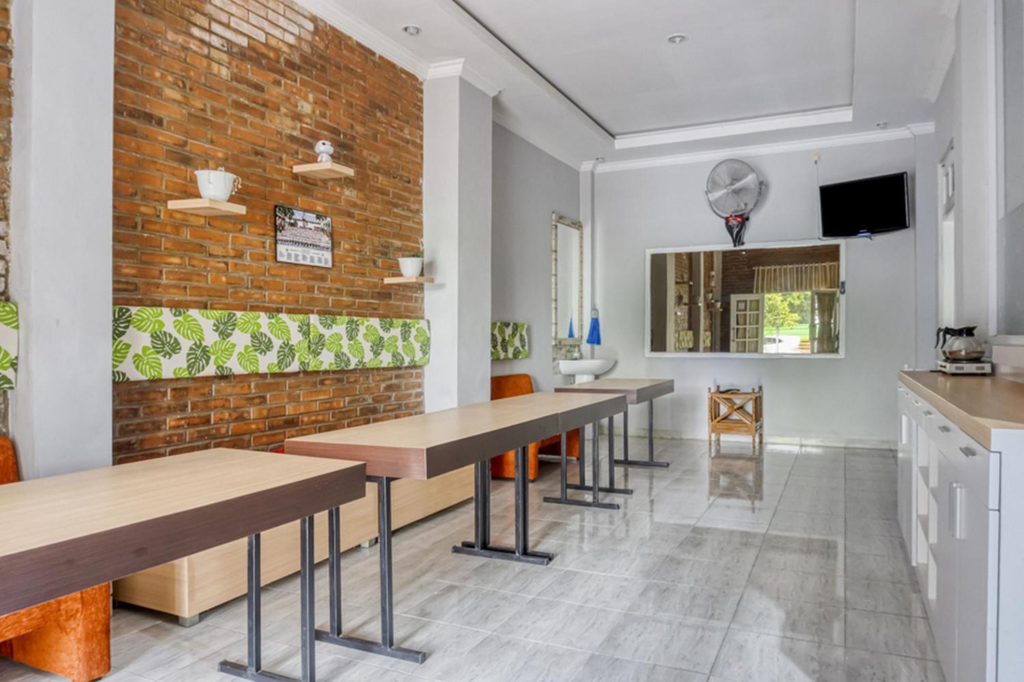 Reddoorz Near Sindu Kusuma Edupark 2 Hotel Cebongan Exterior foto